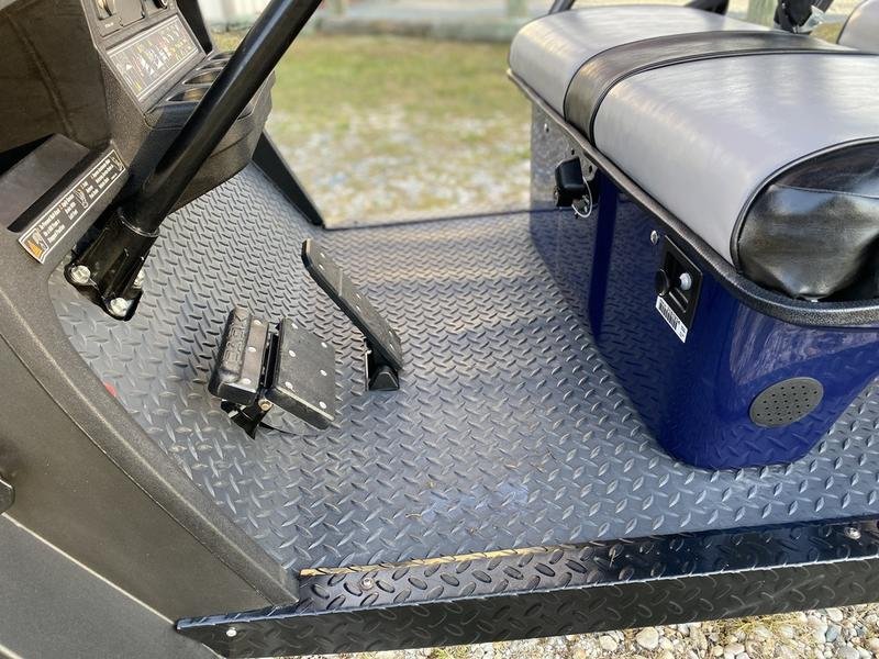 2016 E-Z-GO Express L6 Gas